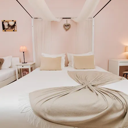 Couette-café Boutique - O House Hills