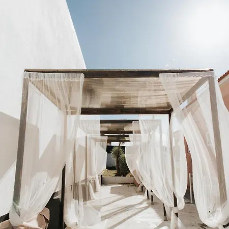 Bed & Breakfast Boutique - O House Hills 4*
