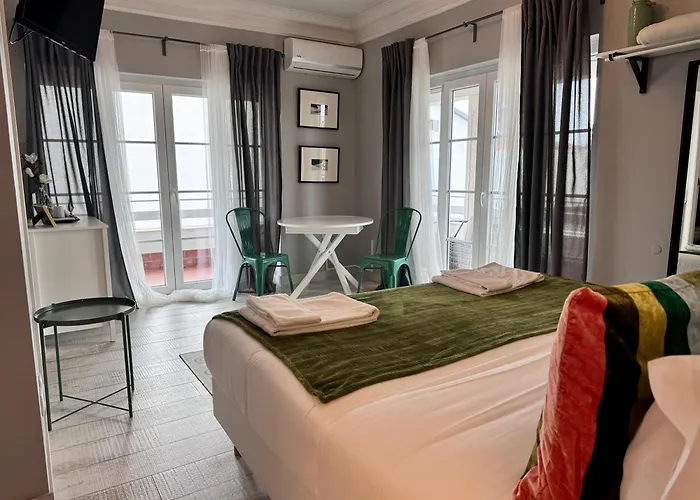 Couette-café Boutique - O House Hills